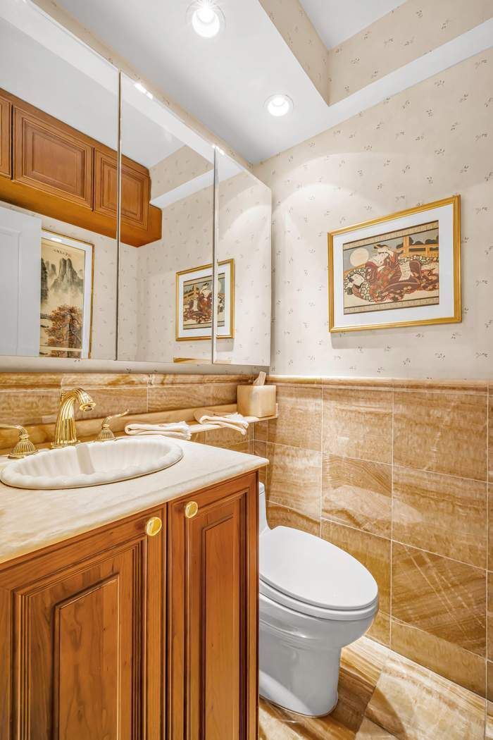 1725 York Avenue 32C Upper East Side New York NY 10128