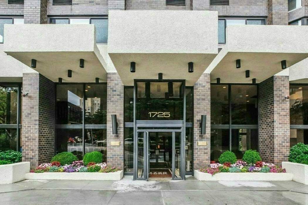 1725 York Avenue 32C Upper East Side New York NY 10128