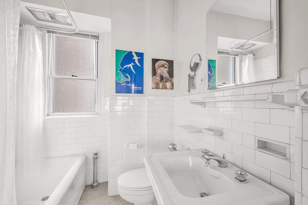 8 East 96th Street 10/11B Carnegie Hill New York NY 10128