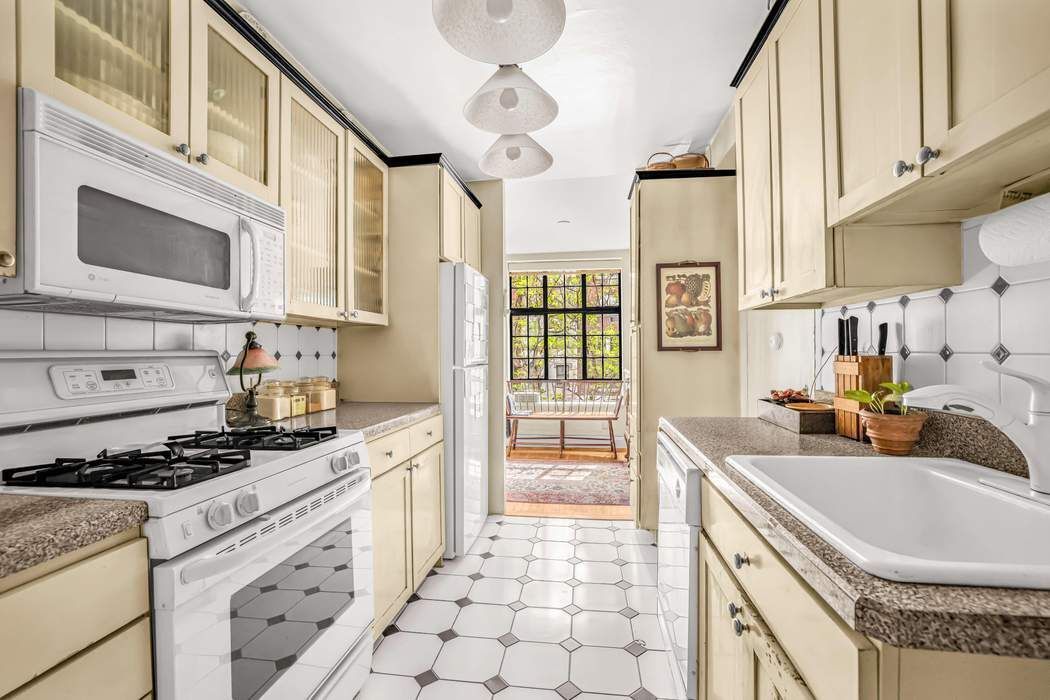 325 East 72nd Street 4D Upper East Side New York NY 10021