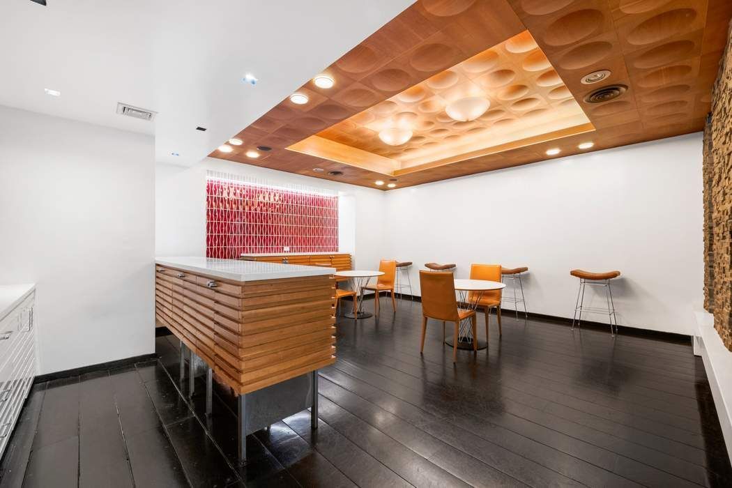 99 John Street 2402 Seaport District New York NY 10038