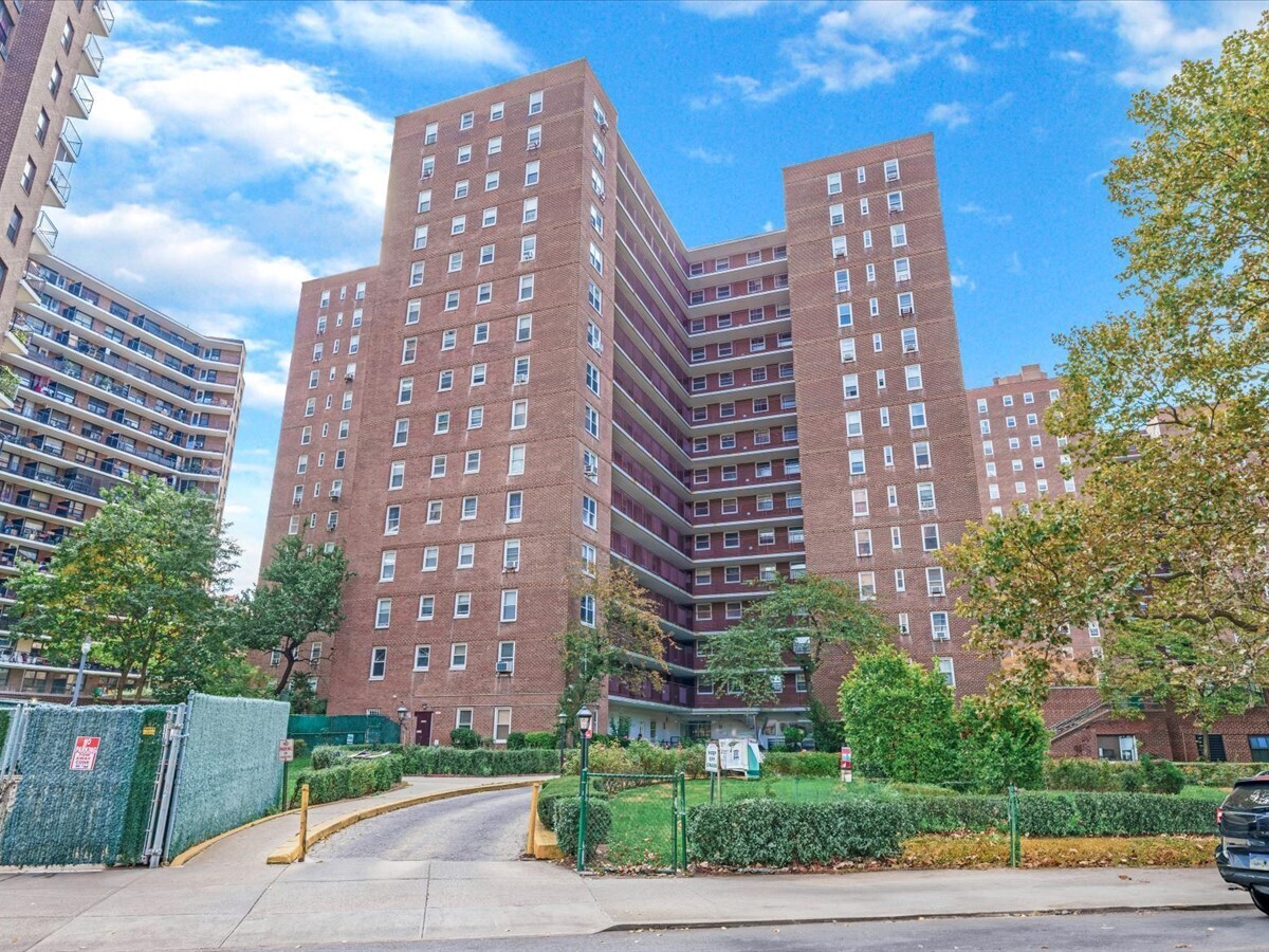 98-20 62nd Drive 15G Forest Hills Queens NY 11374