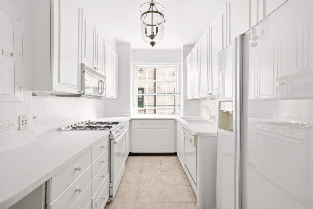 25 East 86th Street 2E Carnegie Hill New York NY 10028