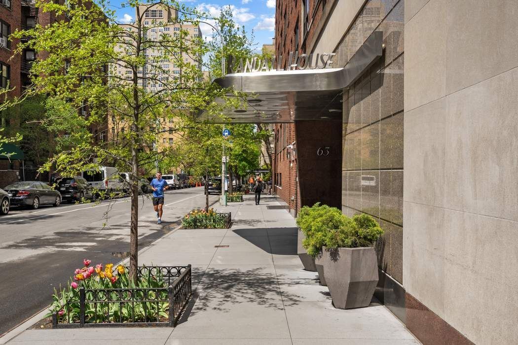 63 East 9th Street 3M Greenwich Village New York NY 10003