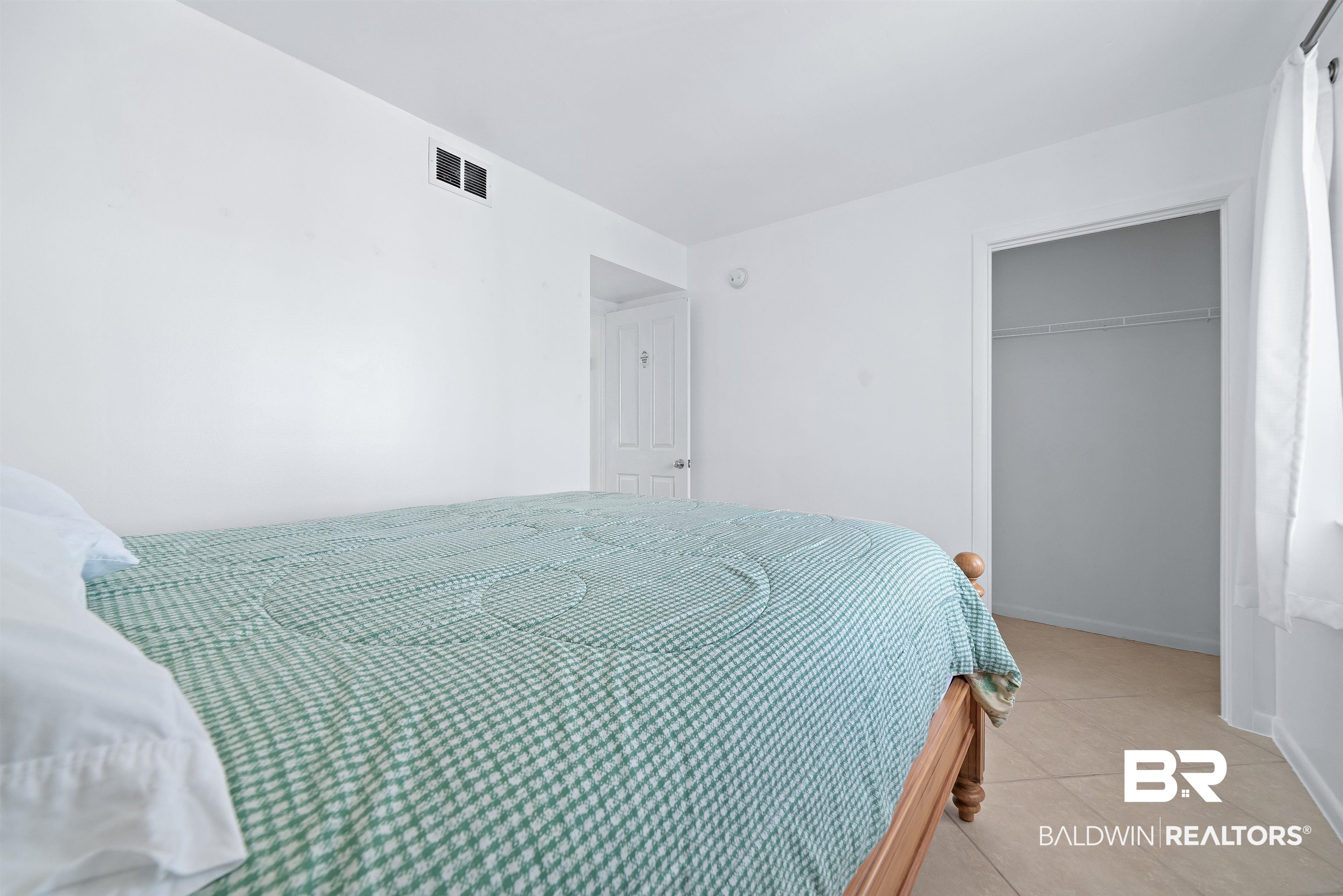 396130 | Photo 24