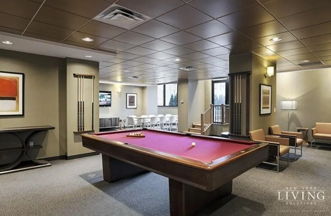 330 East 38th Street 51G Murray Hill New York NY 10016