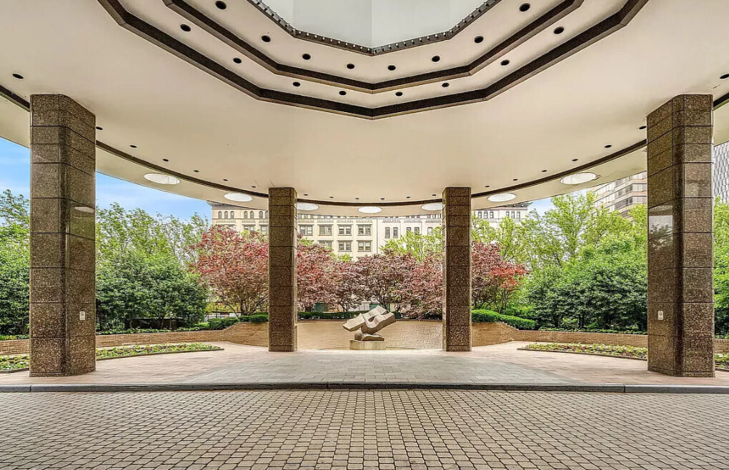 330 East 38th Street 51G Murray Hill New York NY 10016