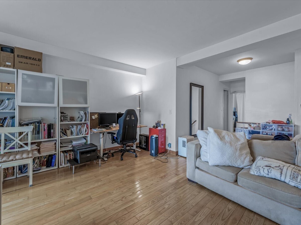 99-05 63rd Drive 7R Forest Hills Queens NY 11374