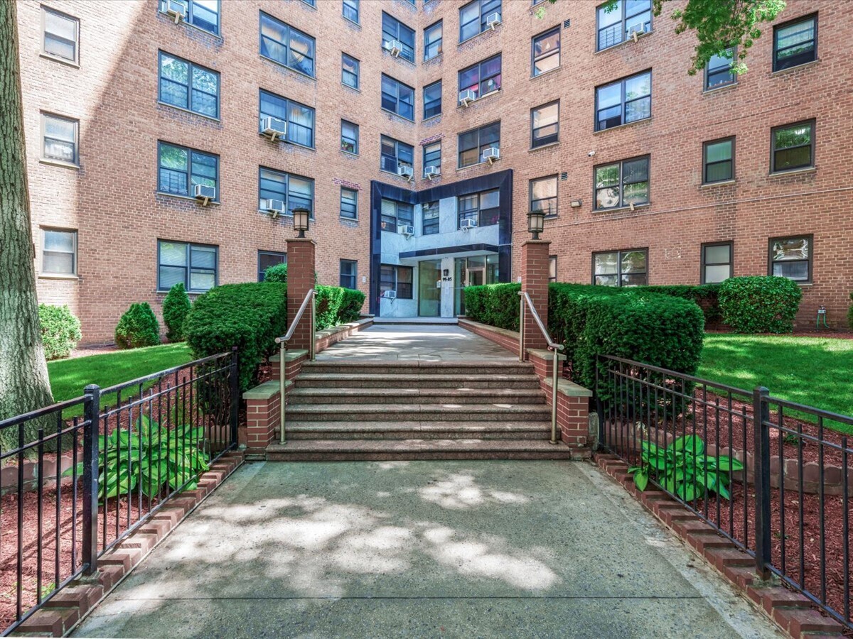 99-05 63rd Drive 7R Forest Hills Queens NY 11374