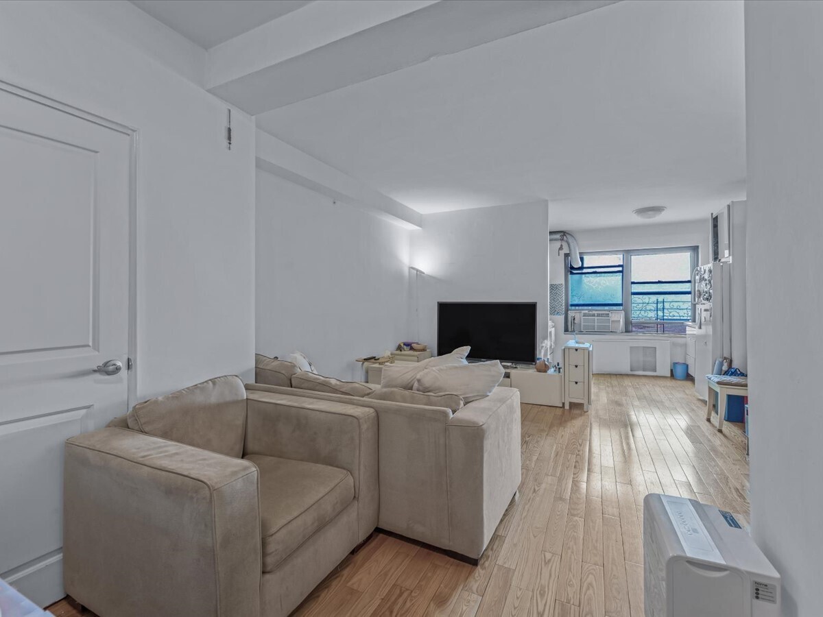 99-05 63rd Drive 7R Forest Hills Queens NY 11374