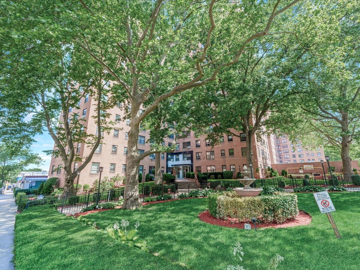 99-05 63rd Drive 7R Forest Hills Queens NY 11374