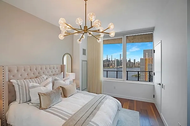 21 India Street 33B Greenpoint Brooklyn NY 11222