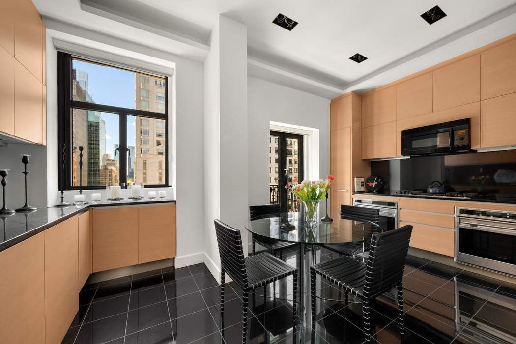521 Park Avenue 10C Upper East Side New York NY 10065