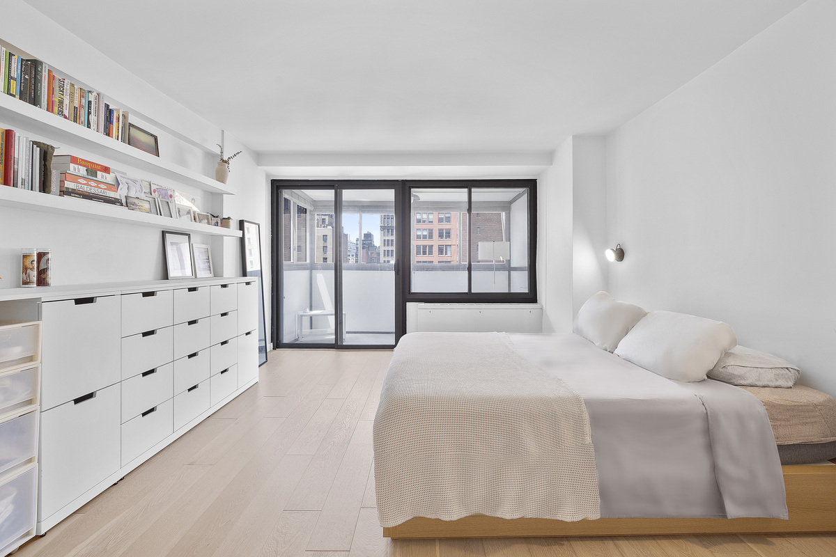 142 East 16th Street 11G Gramercy Park New York NY 10003