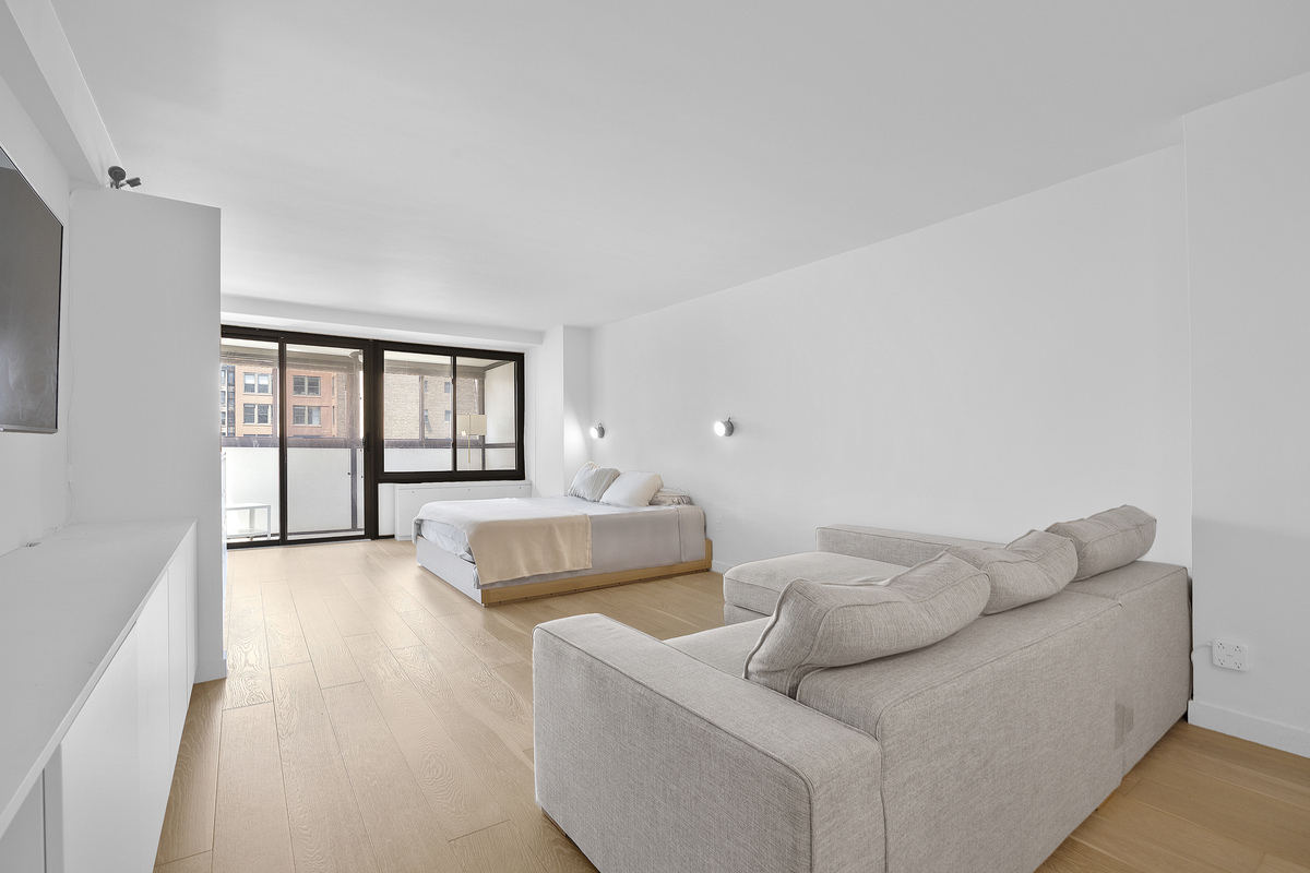 142 East 16th Street 11G Gramercy Park New York NY 10003