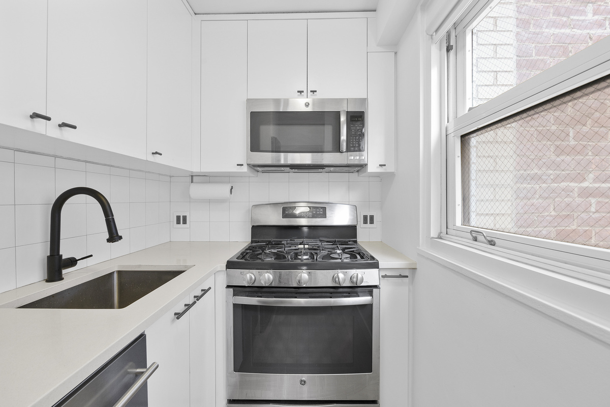 142 East 16th Street 11G Gramercy Park New York NY 10003