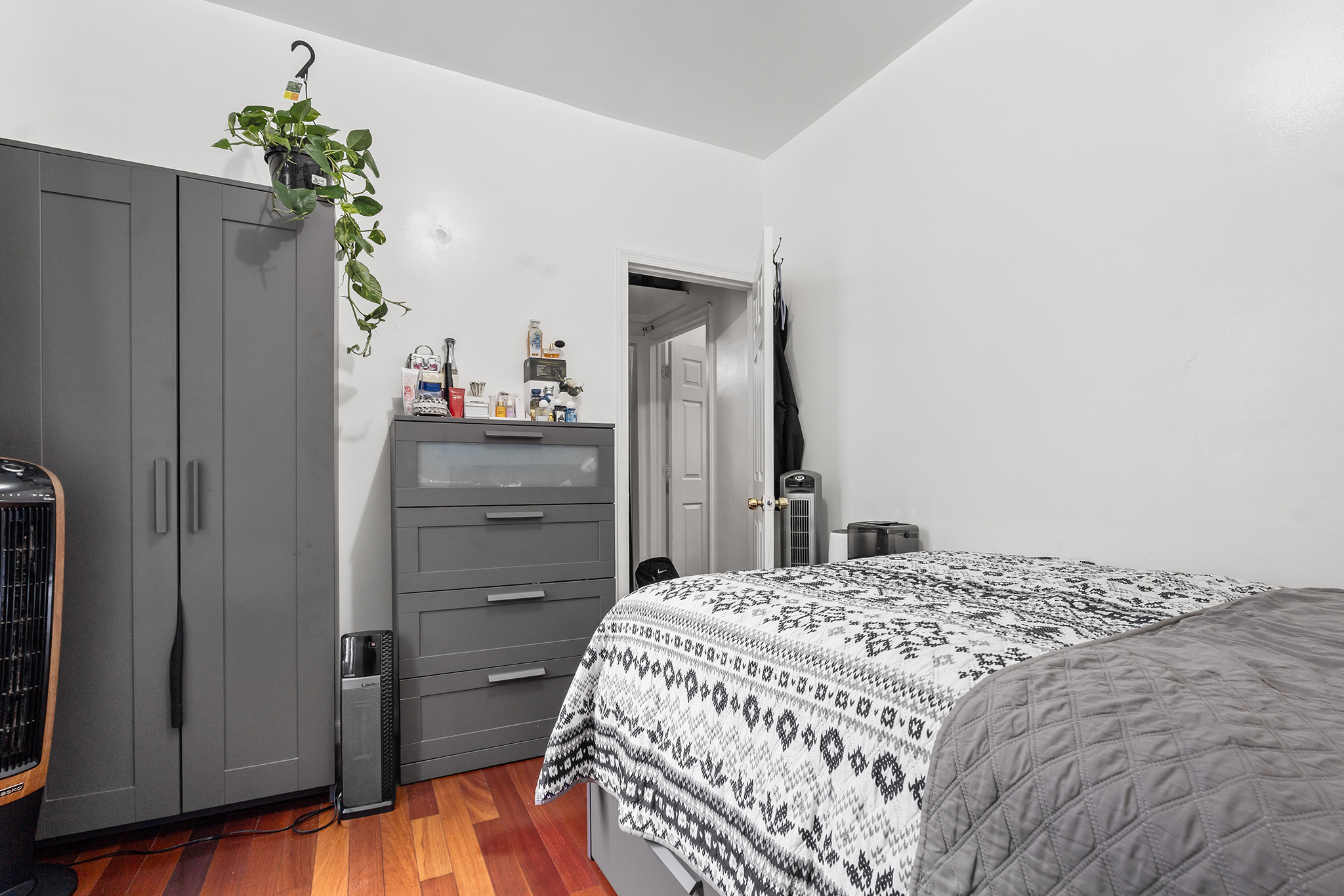 21-05 33rd Street 21-58 35th St. #4G Steinway-Ditmars Queens NY 11105