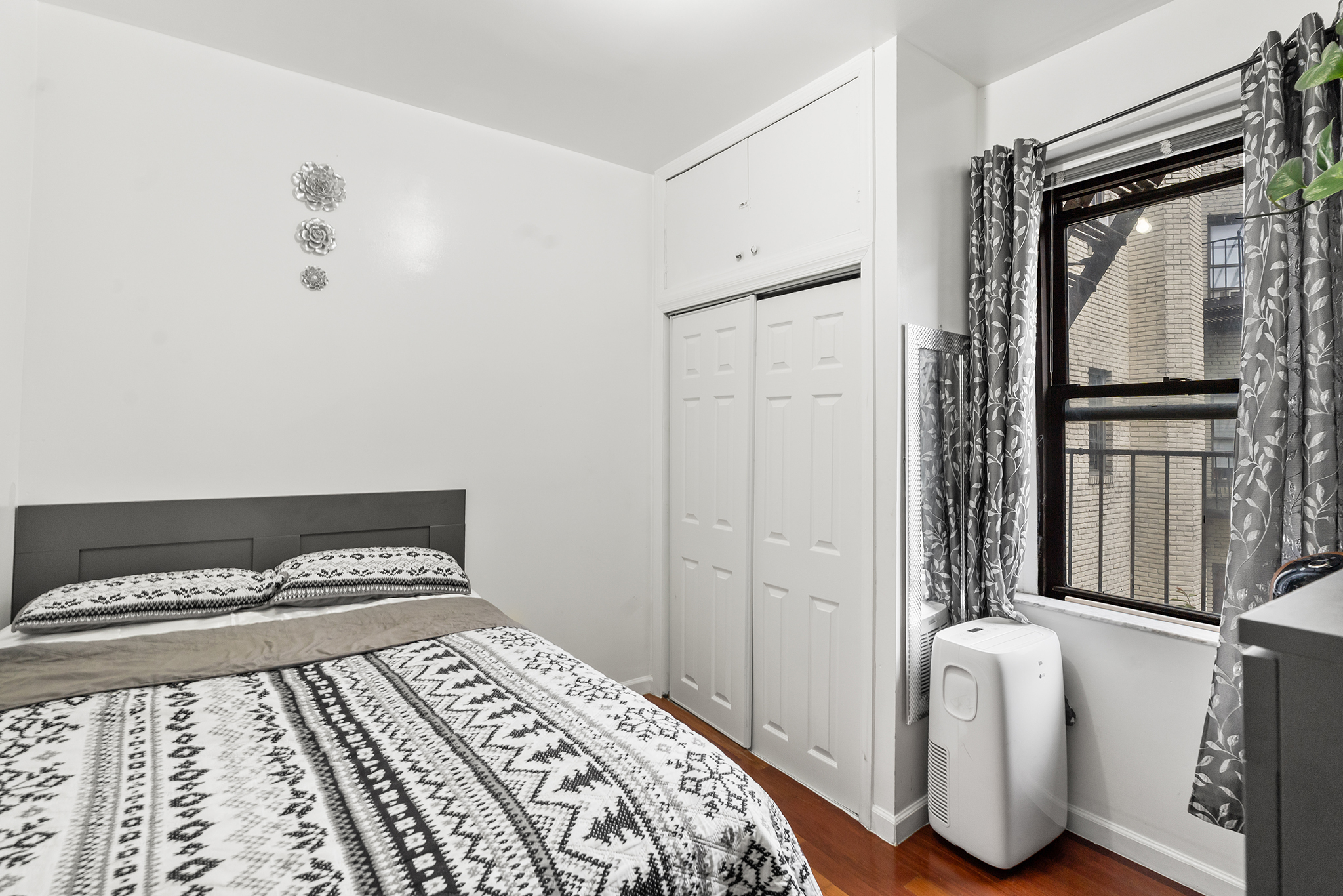 21-05 33rd Street 21-58 35th St. #4G Steinway-Ditmars Queens NY 11105