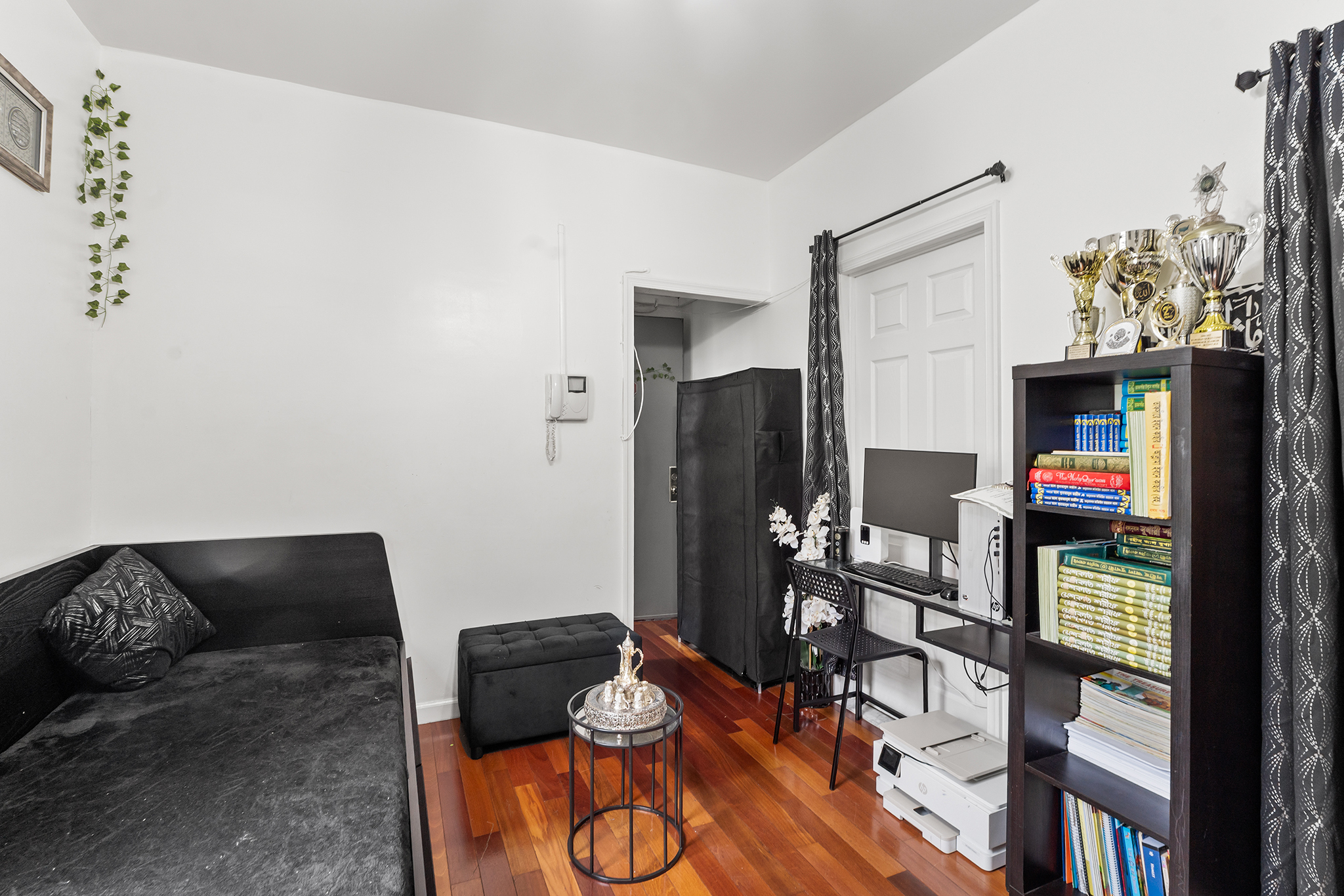 21-05 33rd Street 21-58 35th St. #4G Steinway-Ditmars Queens NY 11105