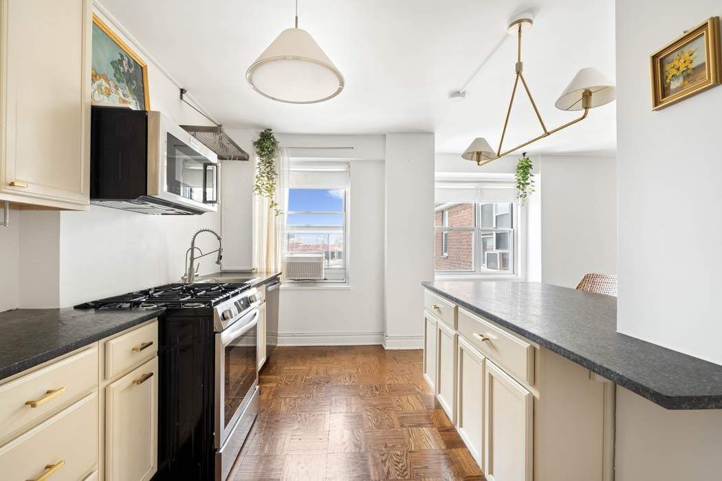 568 Grand Street J1202 Lower East Side New York NY 10002