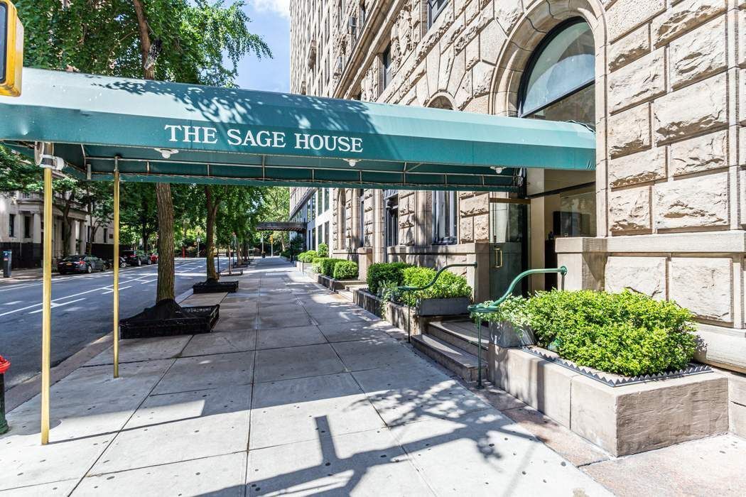 4 Lexington Avenue 1M Gramercy Park New York NY 10010