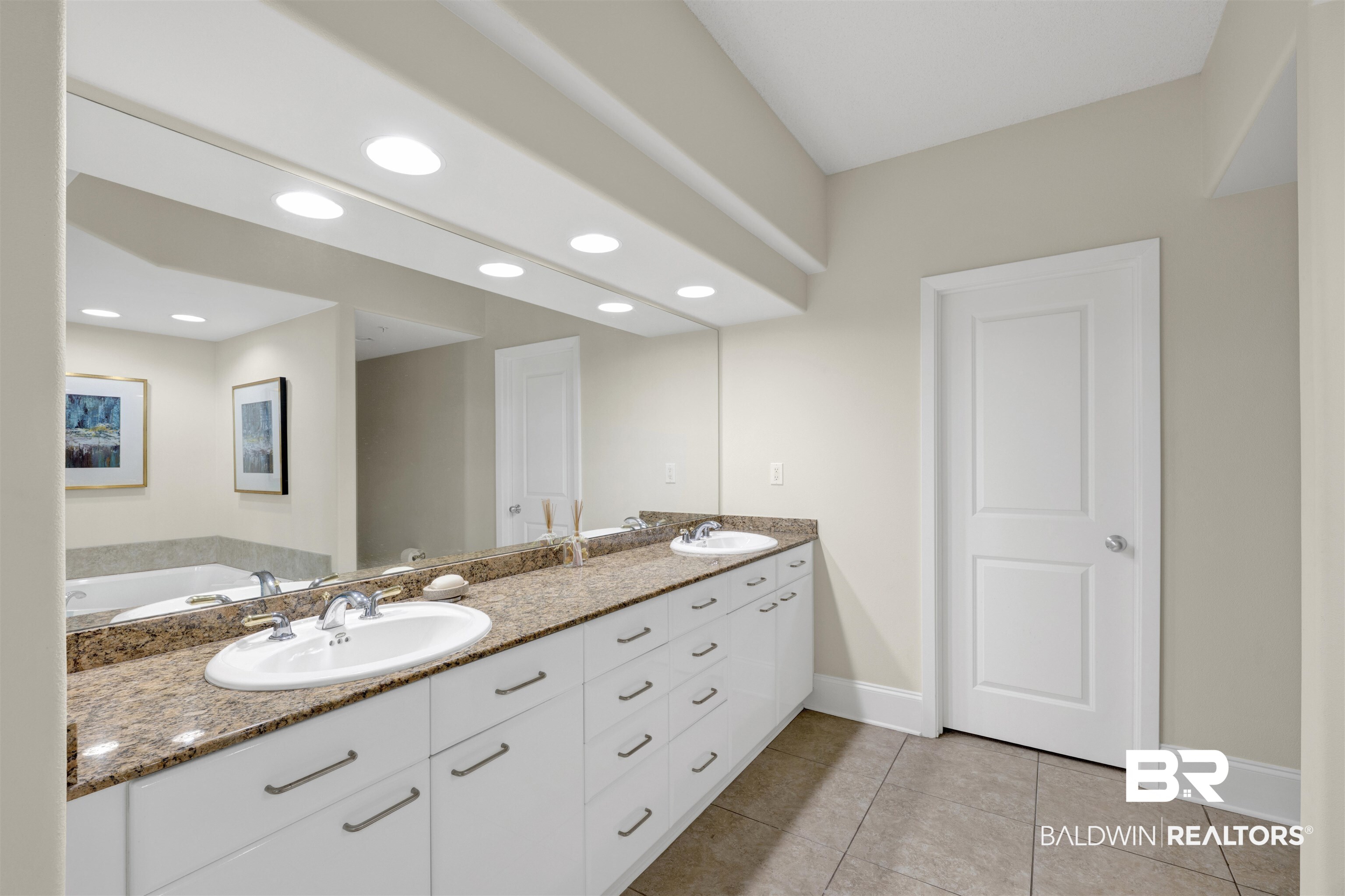 397030 | Photo 19