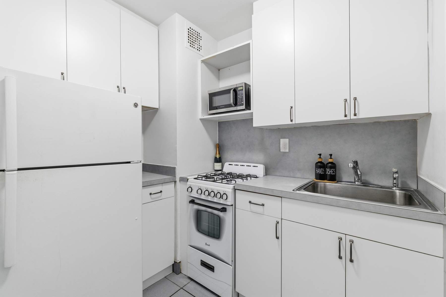 201 East 25th Street 14K Kips Bay New York NY 10010
