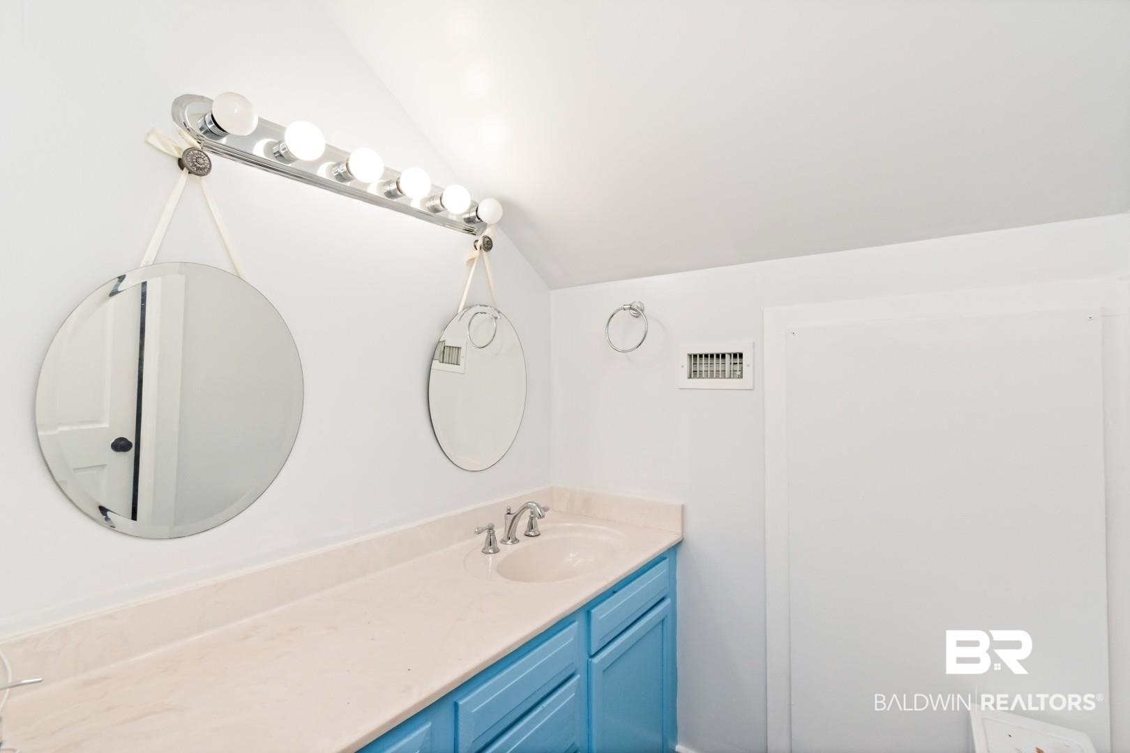 397209 | Photo 29