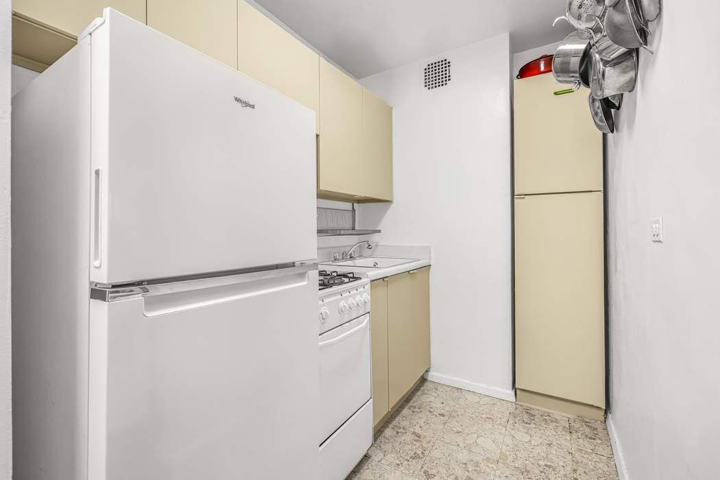 245 East 24th Street 6B Kips Bay New York NY 10010