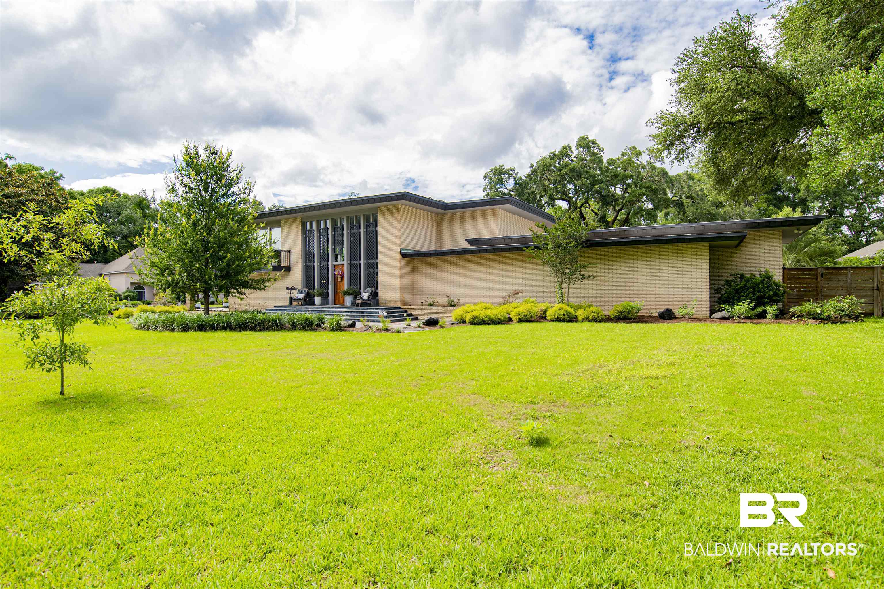 809 Bernard Circle 