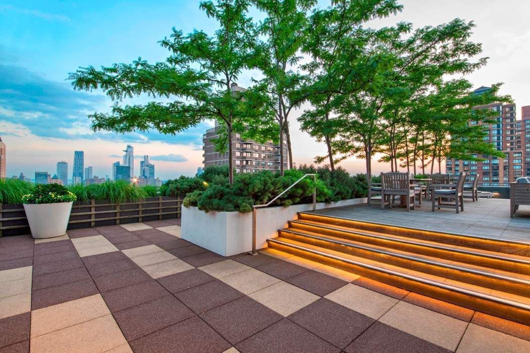 25 Columbus Circle 59D Lincoln Square New York NY 10019