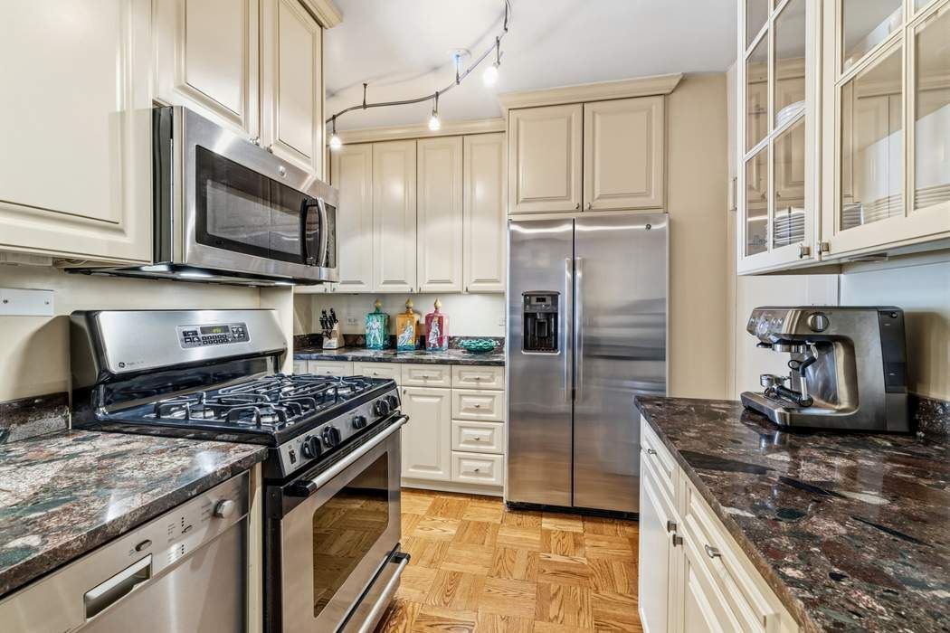 60 Sutton Place South 3BS Sutton Place New York NY 10022