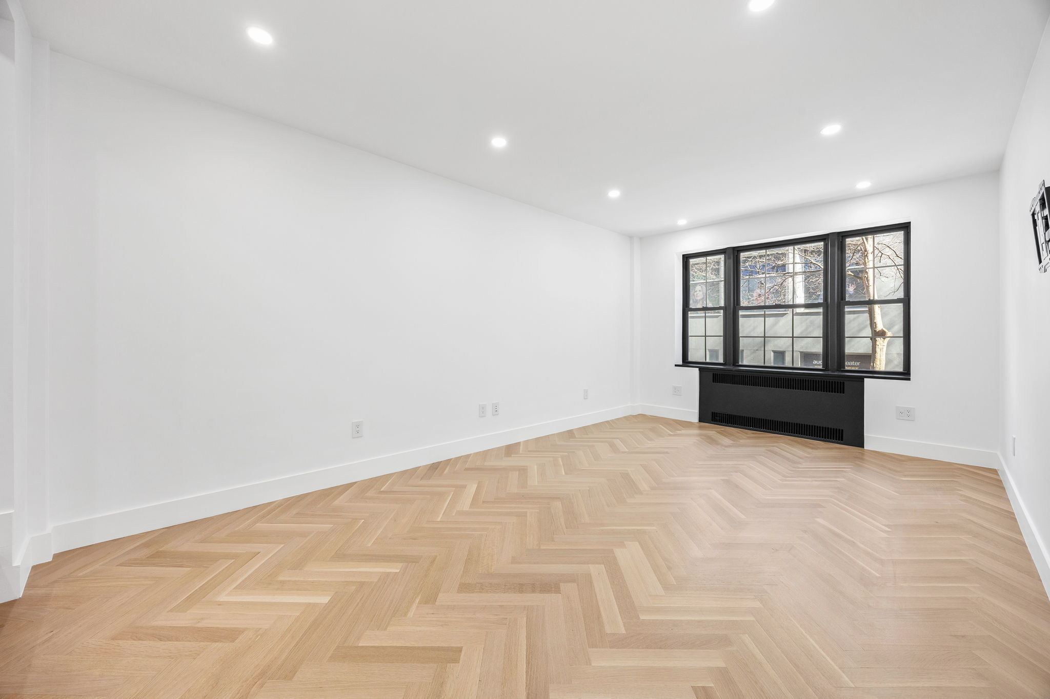 25 Minetta Lane 2F Greenwich Village New York NY 10012
