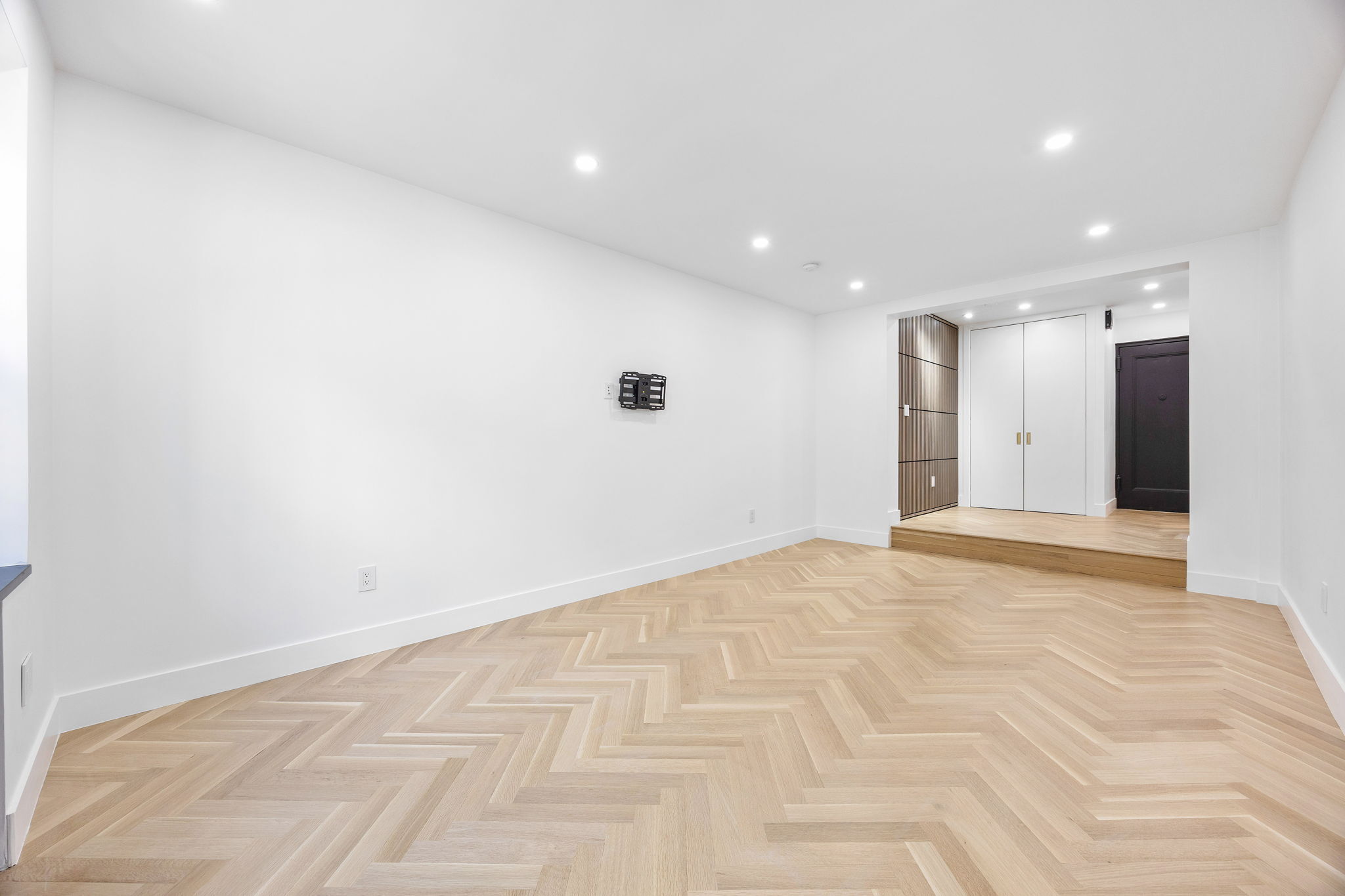25 Minetta Lane 2F Greenwich Village New York NY 10012