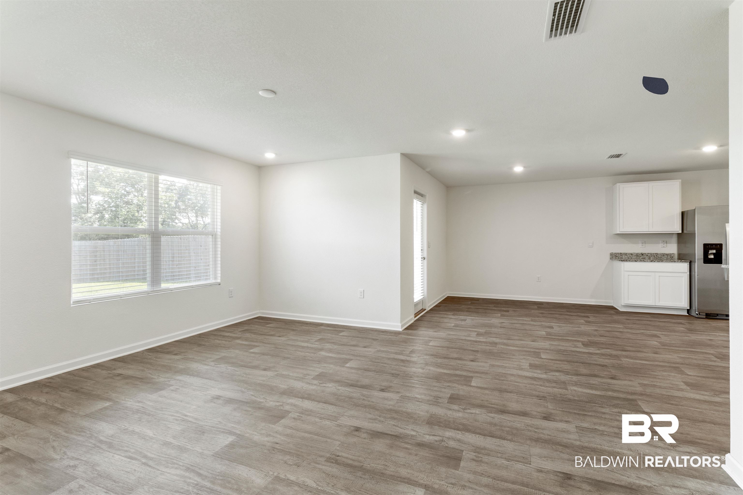 397945 | Photo 24