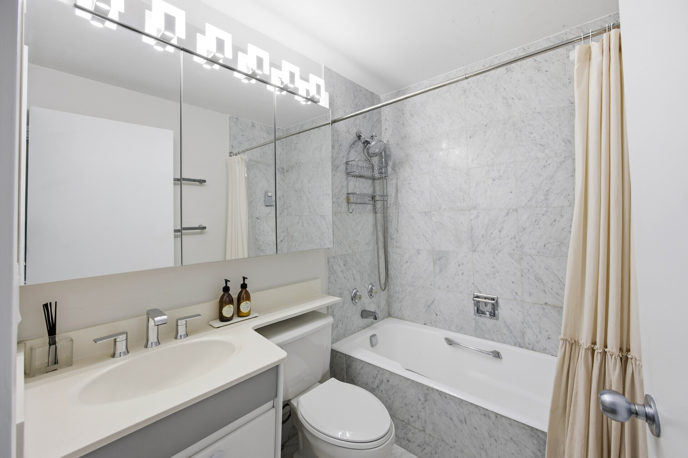 200 Rector Place 4U Battery Park City New York NY 10280