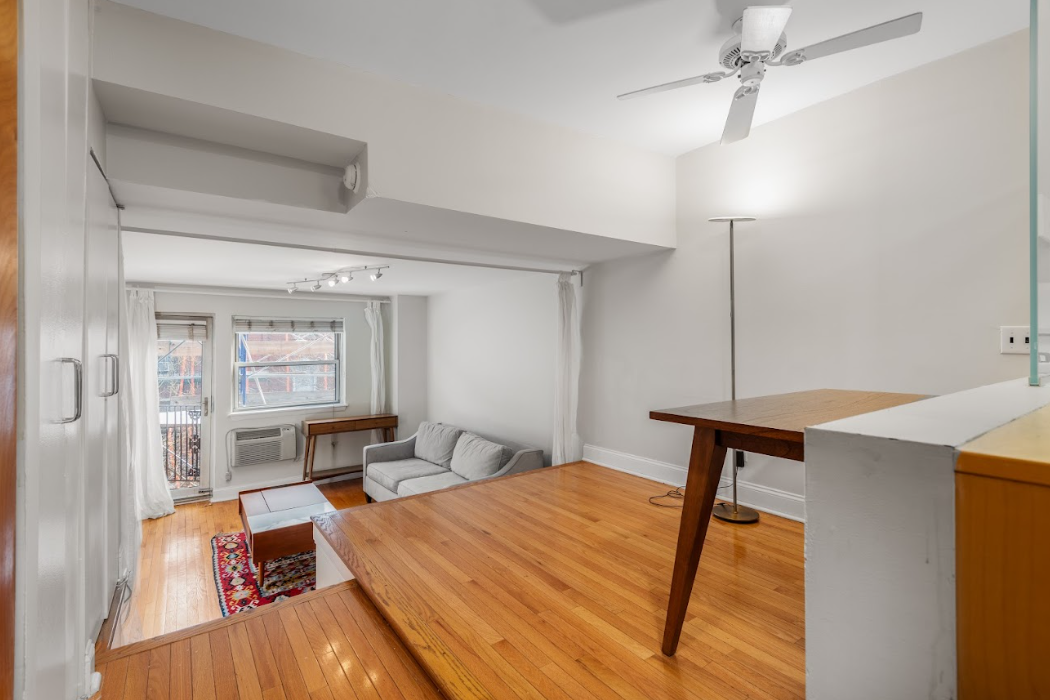 211 Thompson Street Greenwich Village New York NY 10012