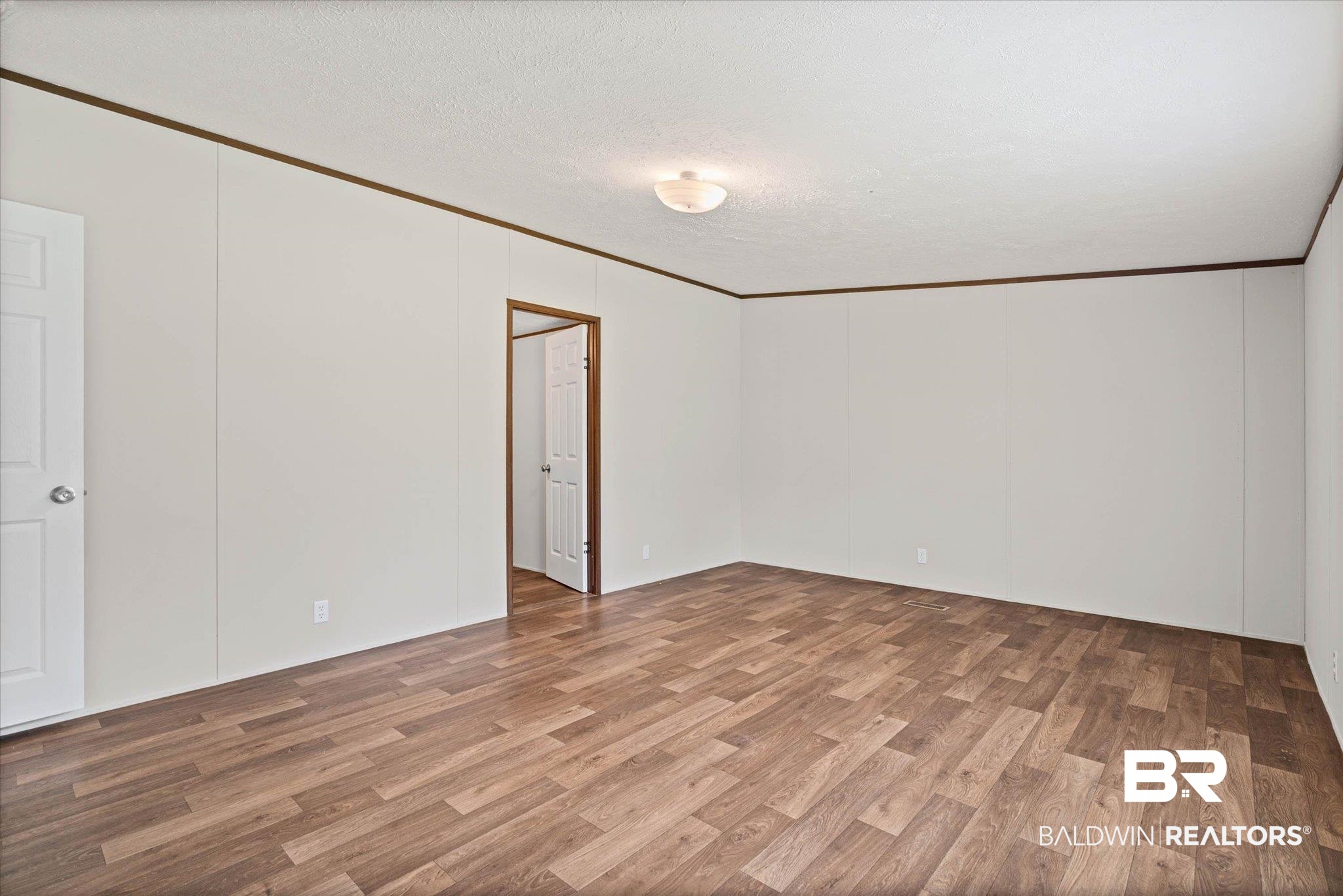 398093 | Photo 12
