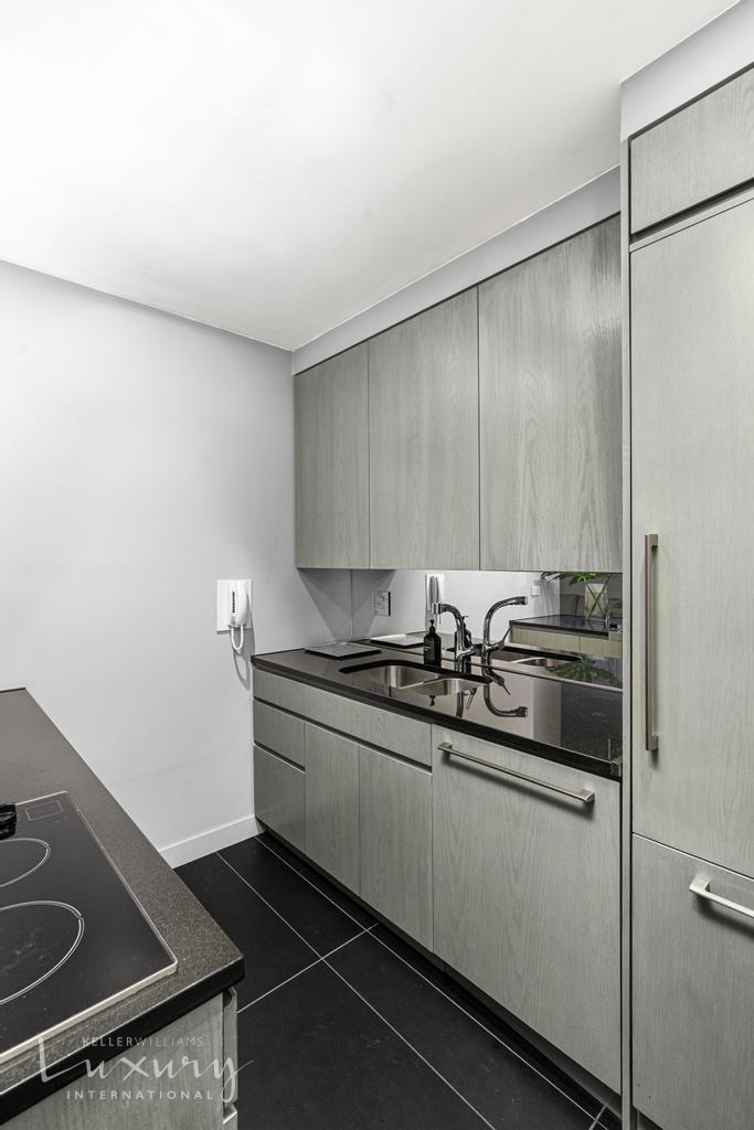 58 West 58th Street 19A Midtown West New York NY 10019