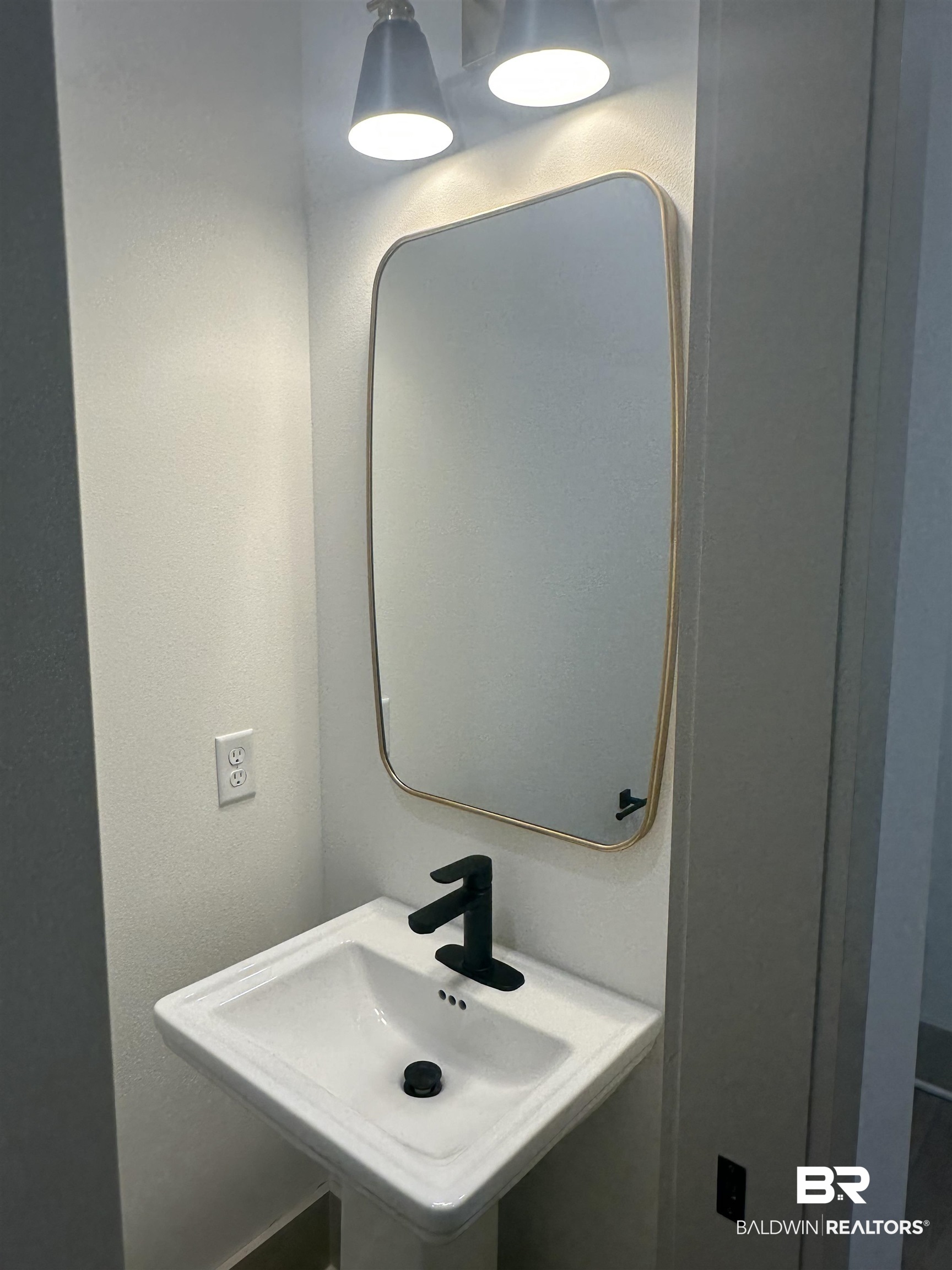 396690 | Photo 27