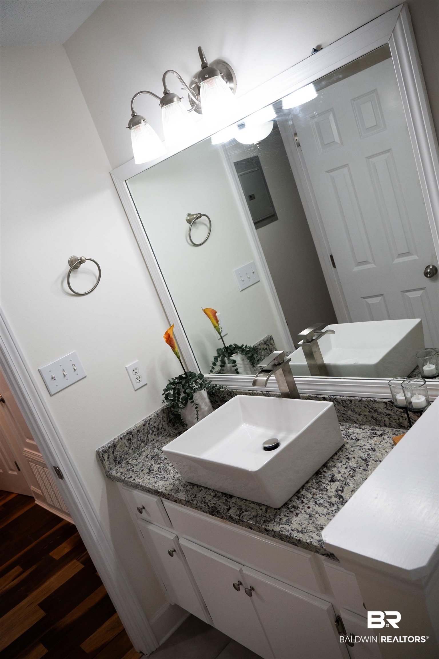 398231 | Photo 19
