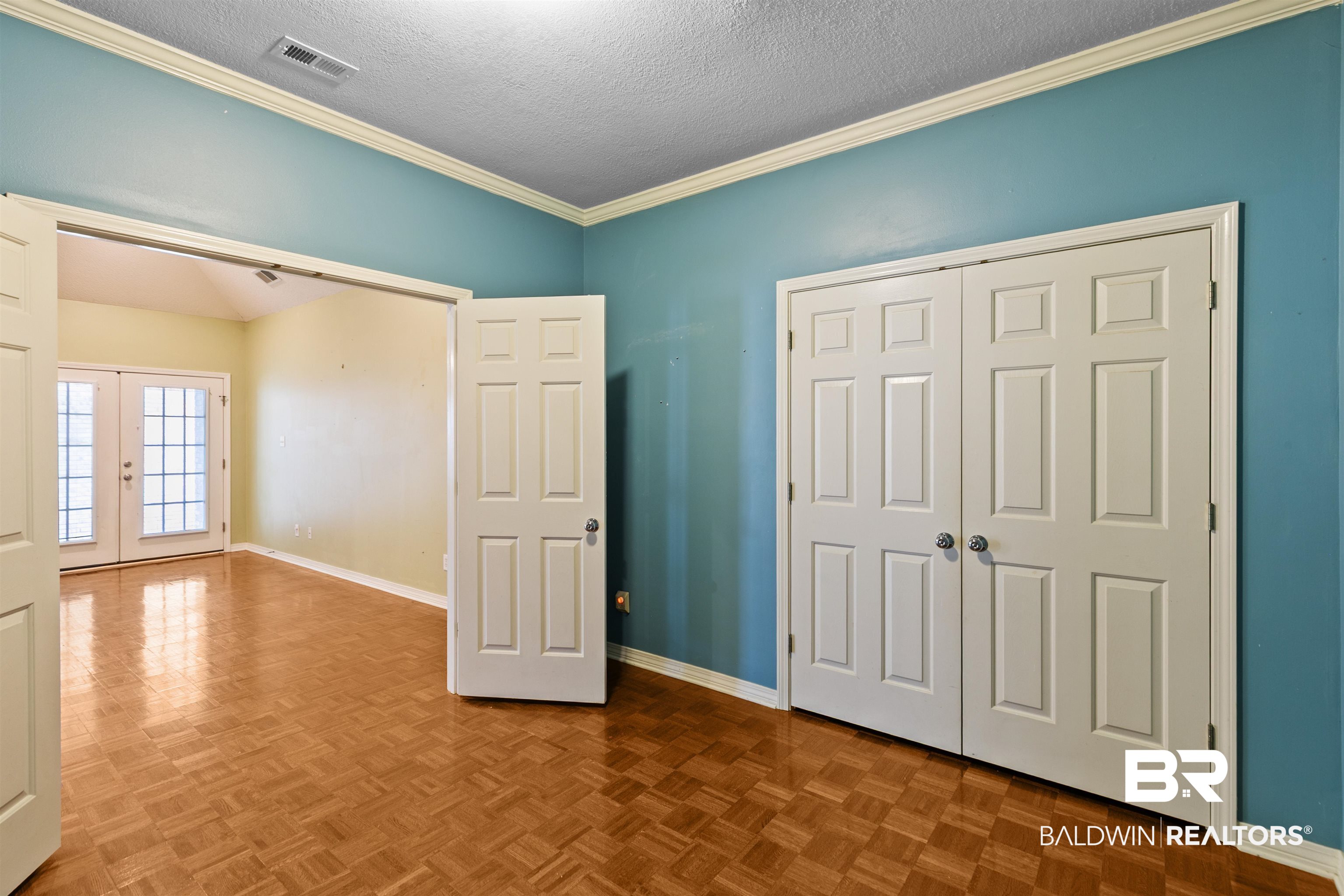 398409 | Photo 23