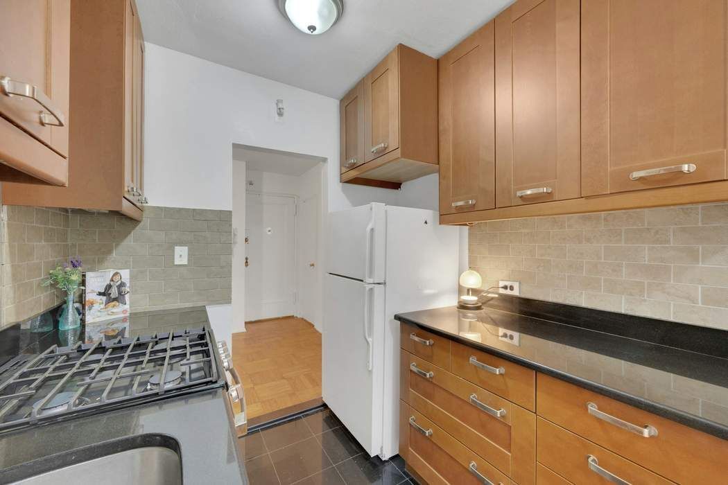 735 Kappock Street 2F Spuyten Duyvil Bronx NY 10463