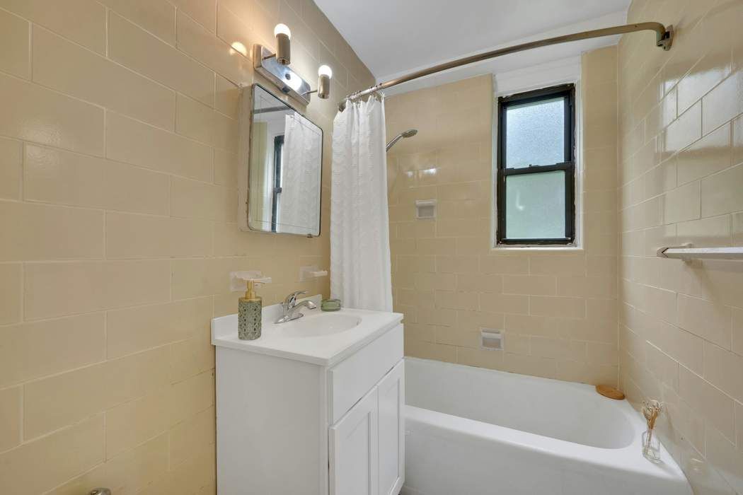 735 Kappock Street 2F Spuyten Duyvil Bronx NY 10463