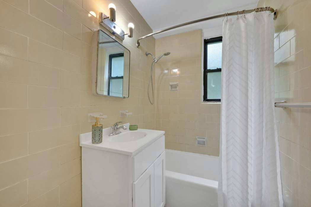 735 Kappock Street 2F Spuyten Duyvil Bronx NY 10463
