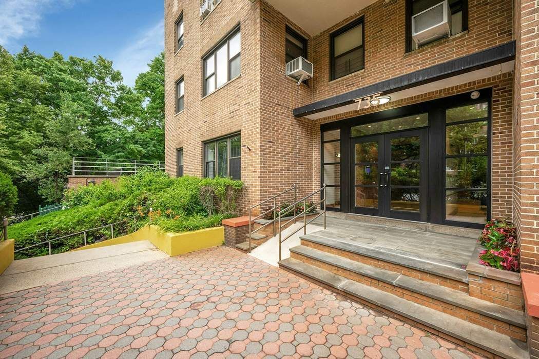735 Kappock Street 2F Spuyten Duyvil Bronx NY 10463