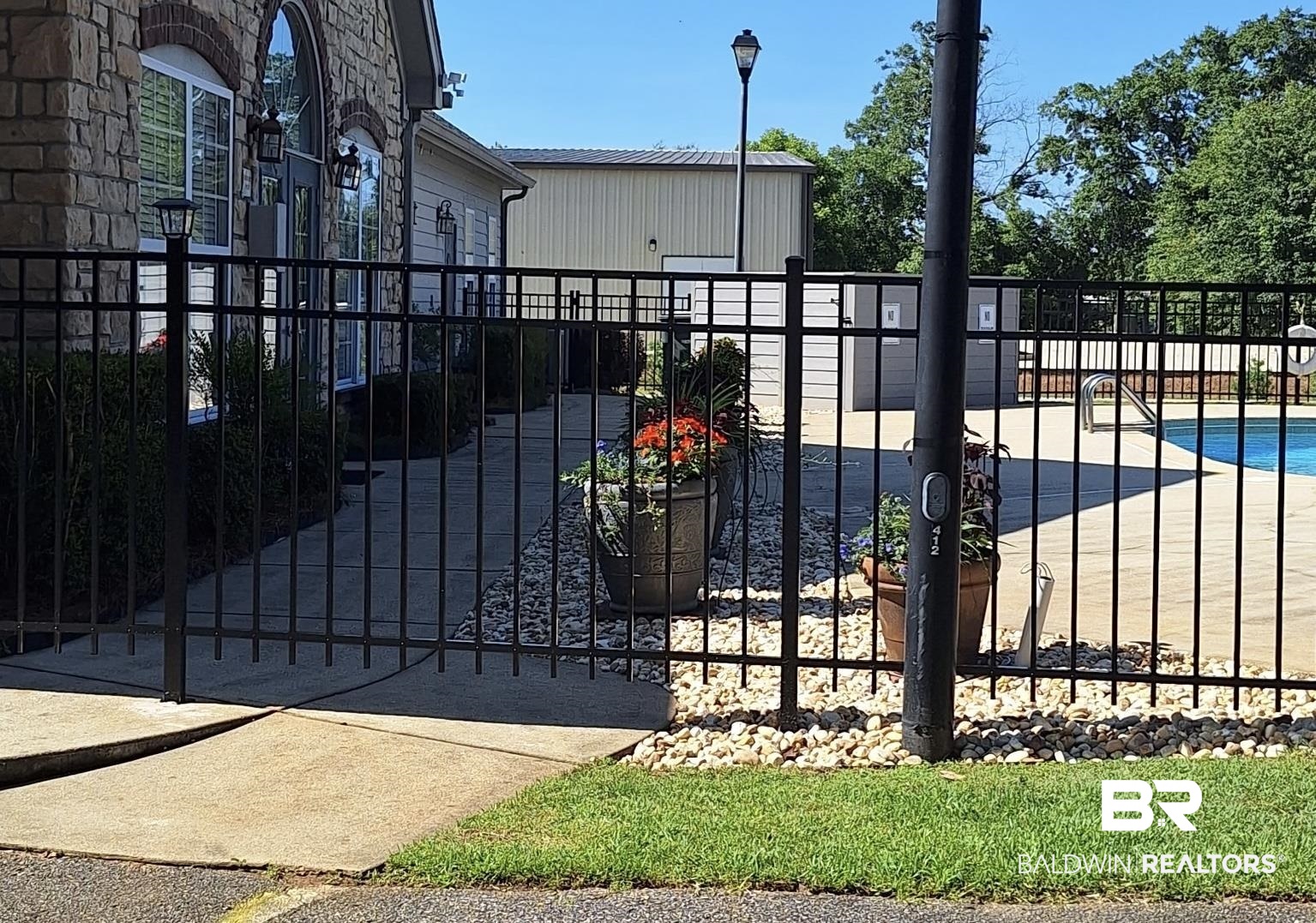 384920 | Photo 47