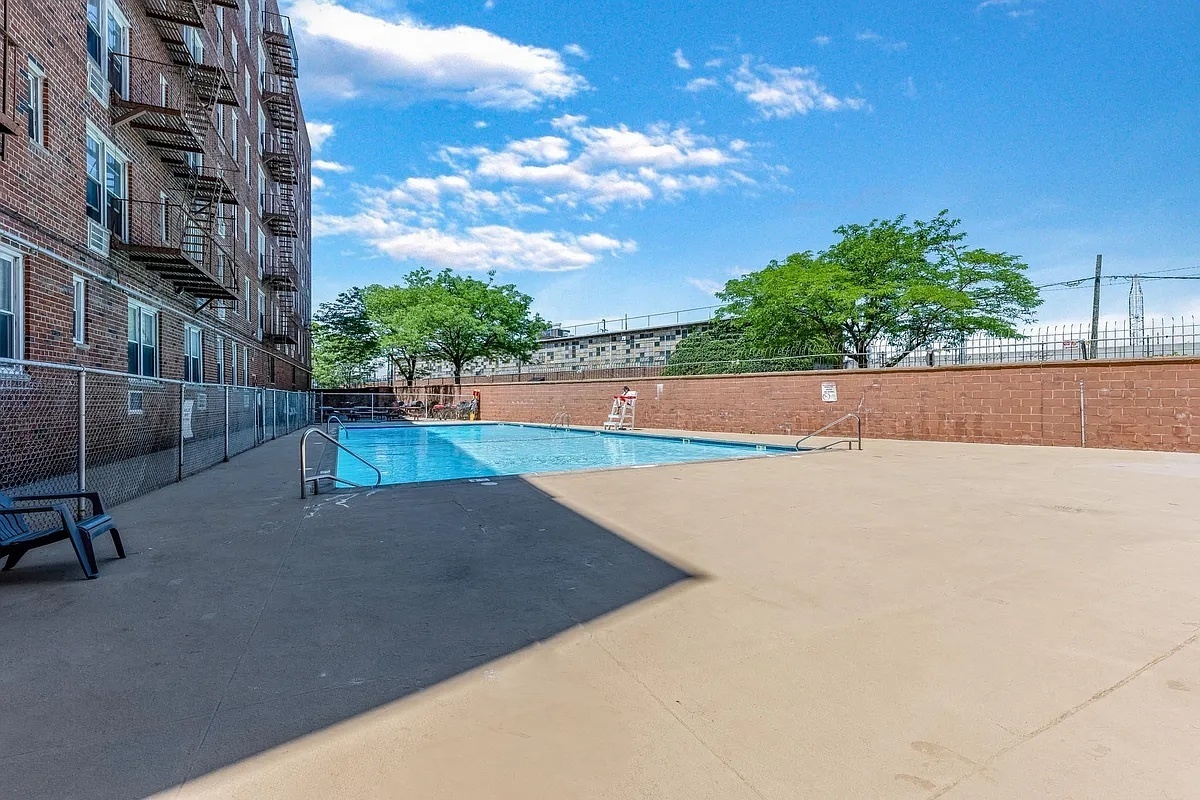 46-01 39th Avenue 103 Sunnyside Gardens Queens NY 11104