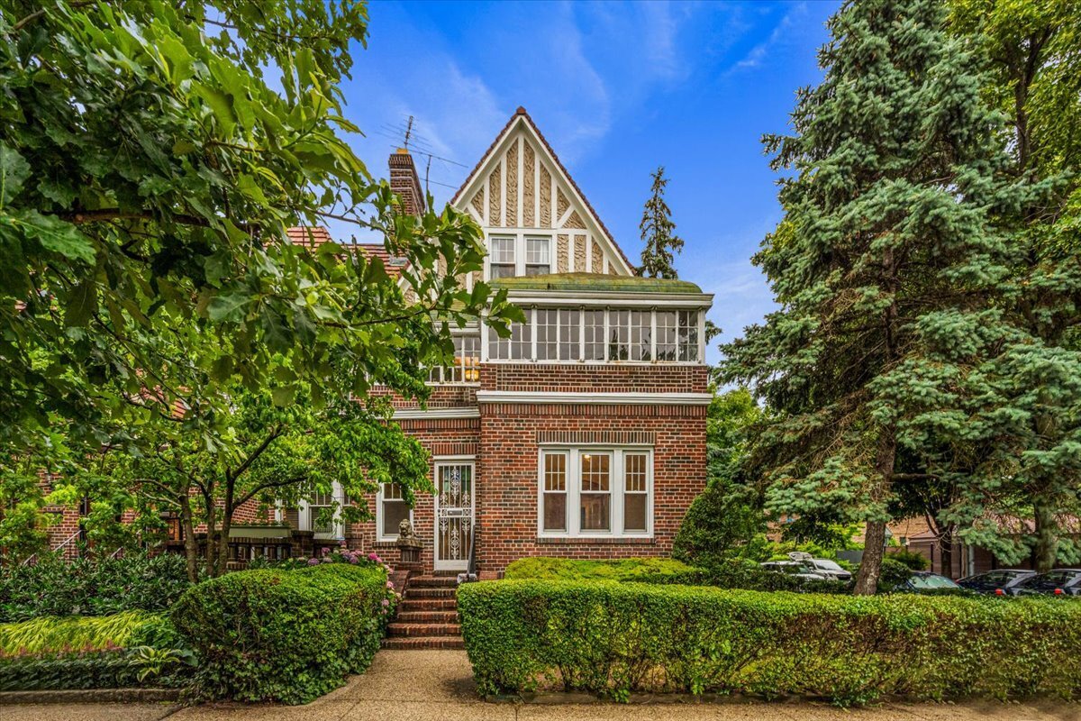 102-02 Ascan Avenue Forest Hills Queens NY 11375