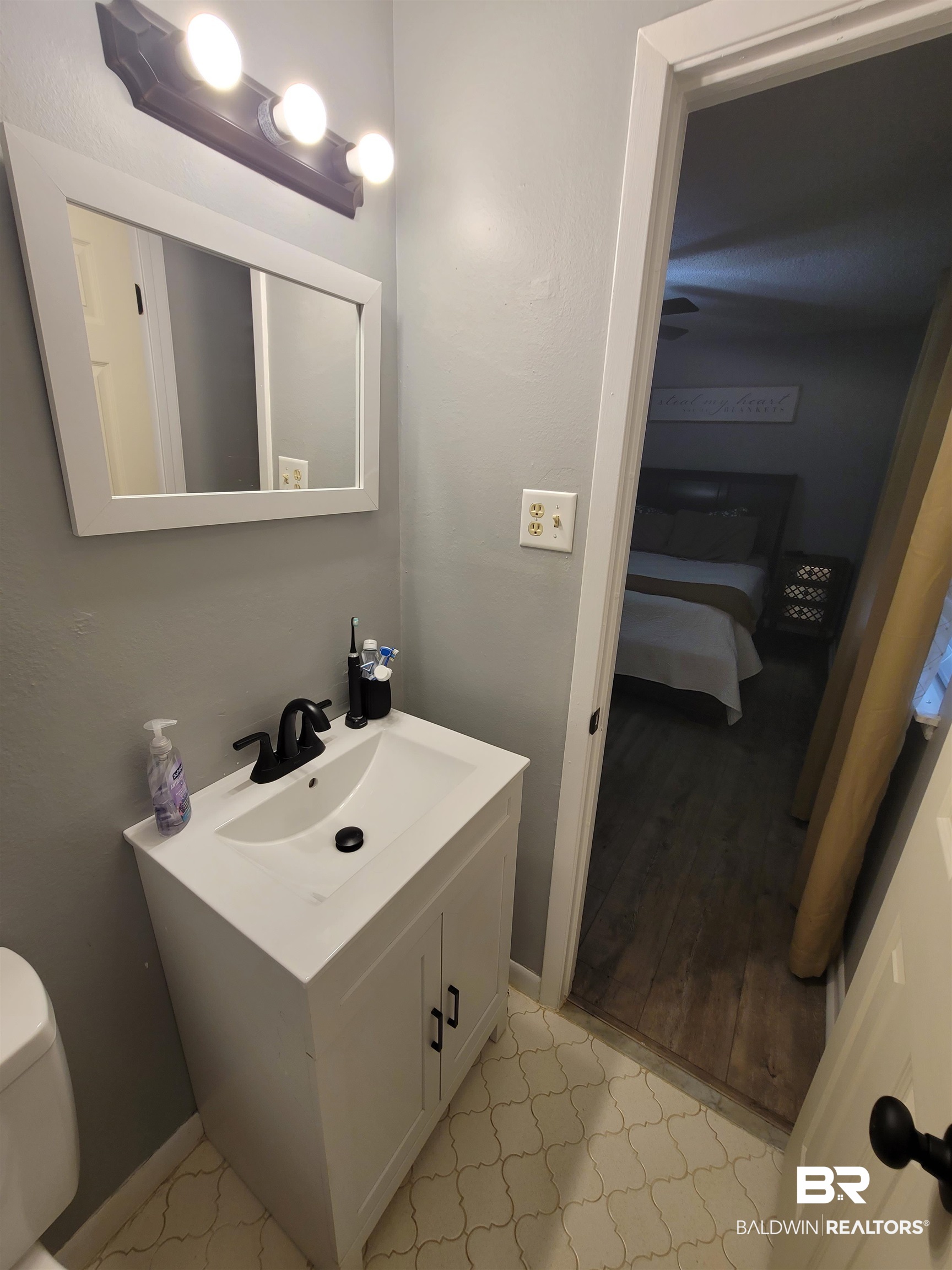 398721 | Photo 12